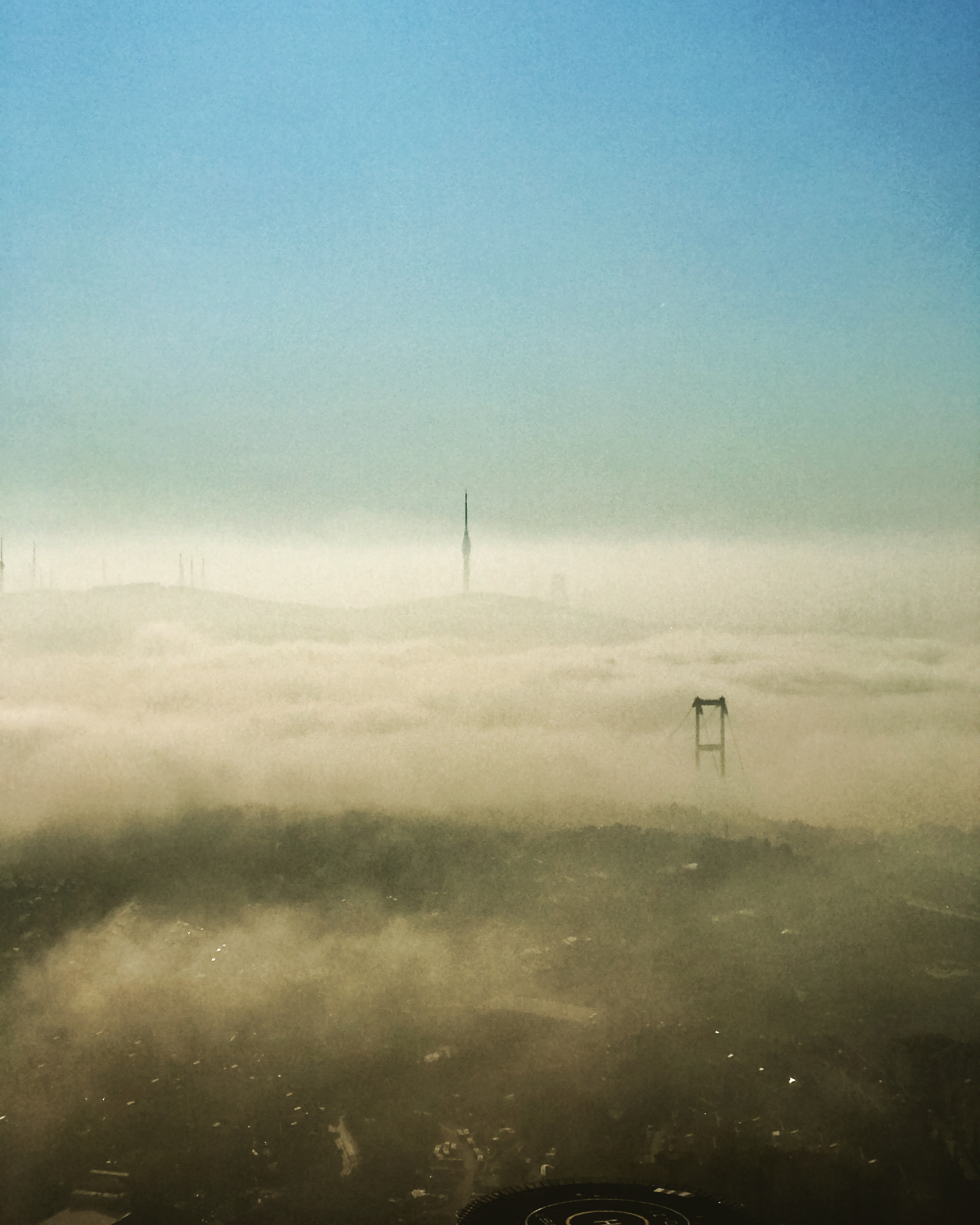 Bulutlar arasında bir şehir. Istanbul. Bakmak, dönmek ve bir daha bakmak gerek. Her haliyle dünyanın en güzel şehri bu.